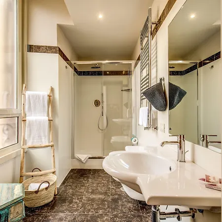 Boutique Galatea 3*